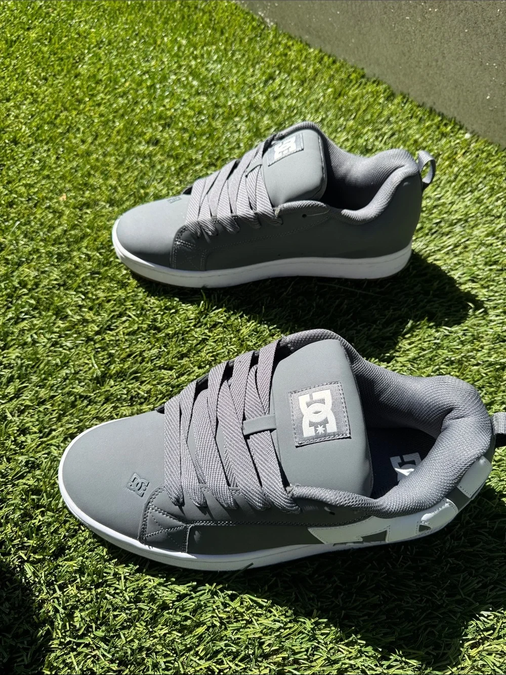 New mens DC Low-Top Skate Sneakers in Grey